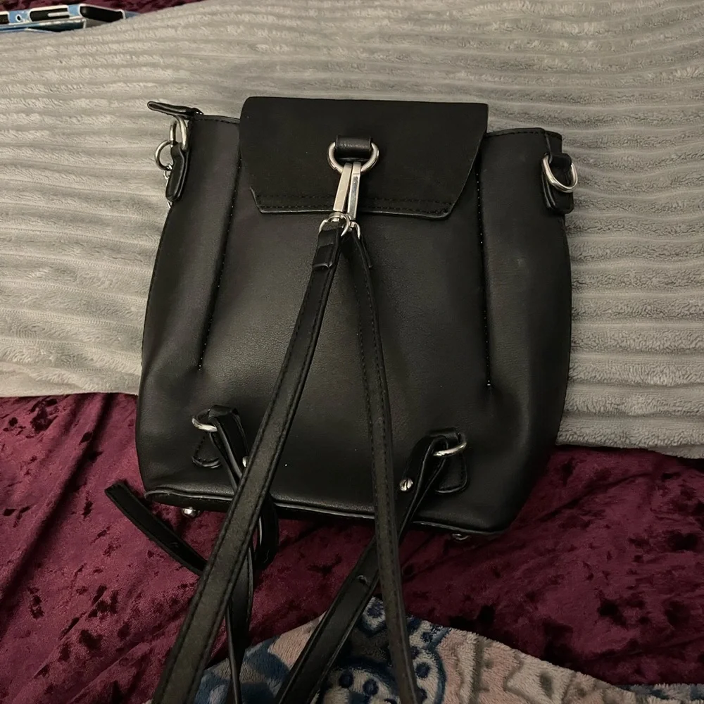 Used - Picture 2 of 4